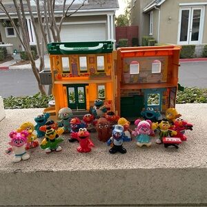 Hasbro Sesame Street Neighborhood - Mr. Hooper’s store and apartment building